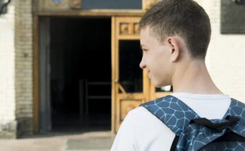 Az iskolai szorongás kezelése: Tippek és tanácsok a gólyatáboroktól a mindennapokig iskolakezdés