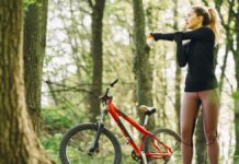 Így ébreszti fel a tested és a lelked a szezon első tekerése erdei kerékpározás