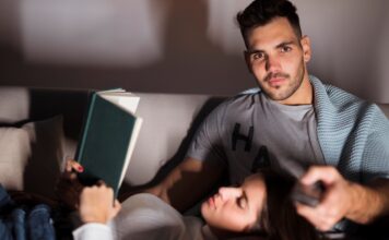 Ezért nem mindegy, hogy bekapcsolod a tévét, vagy előveszel egy könyvet olvasás és tv nézés